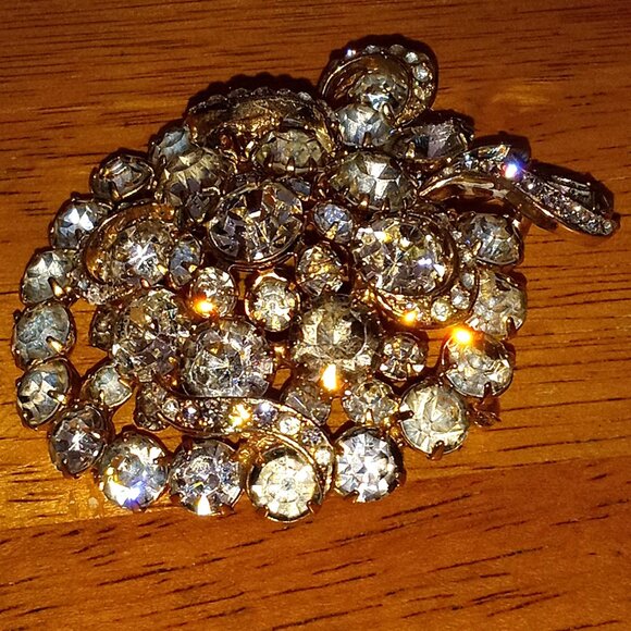Stunning Crystal Rhinestone Brooch, Must be seen in Person. - Picture 8 of 9